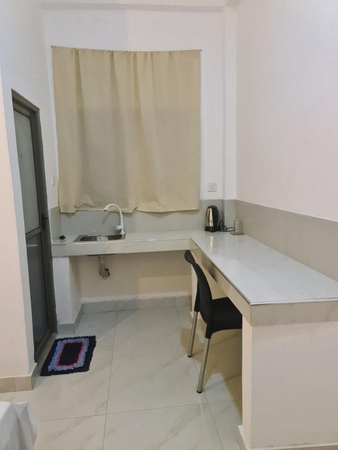 Ceylon Lodge - Airport Transit Hostel เนกอมโบ ภายนอก รูปภาพ