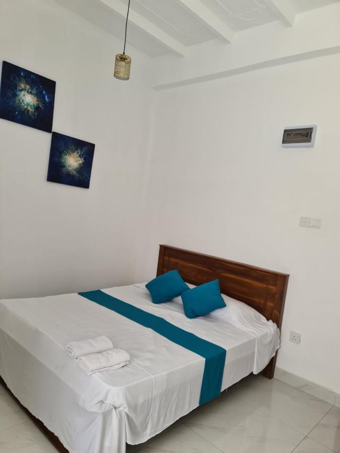 Ceylon Lodge - Airport Transit Hostel เนกอมโบ ภายนอก รูปภาพ