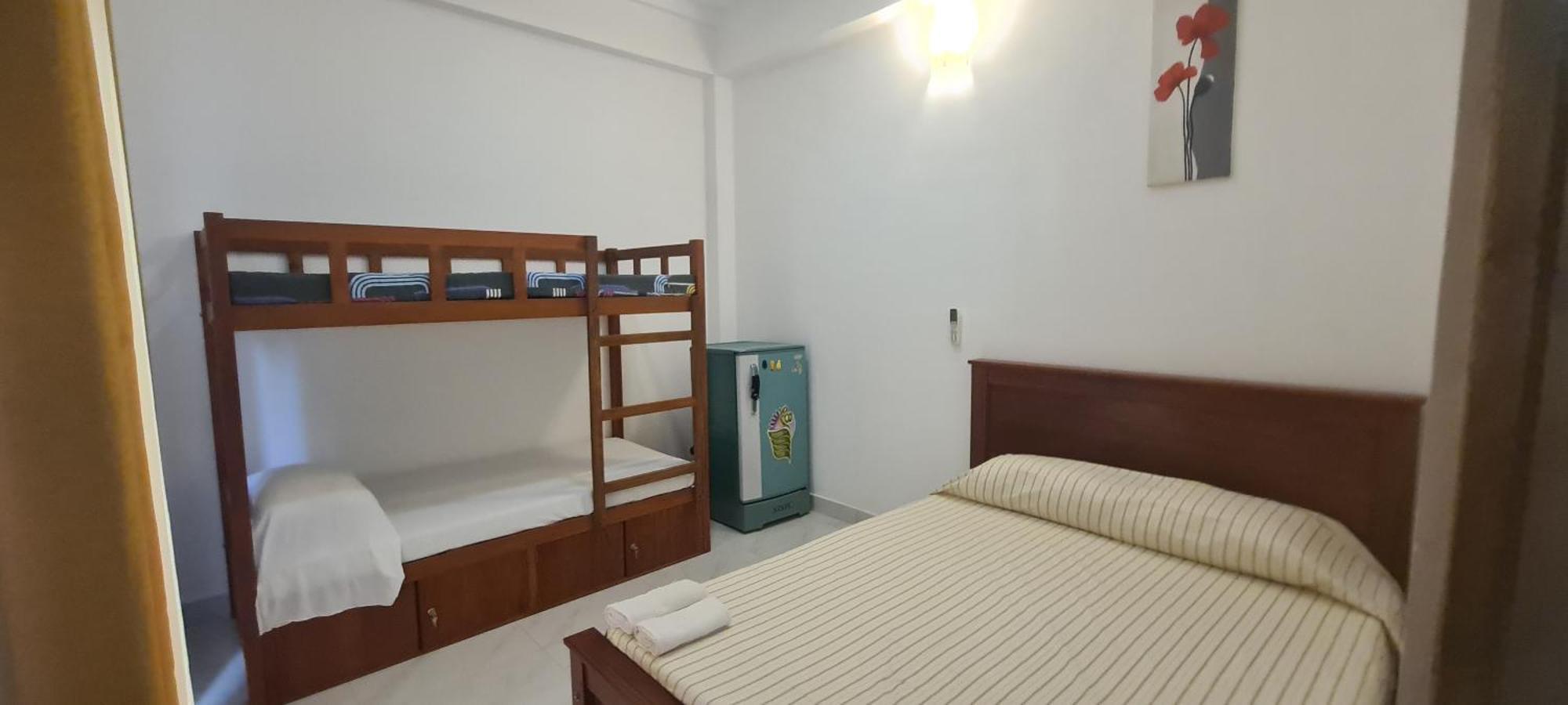 Ceylon Lodge - Airport Transit Hostel เนกอมโบ ภายนอก รูปภาพ