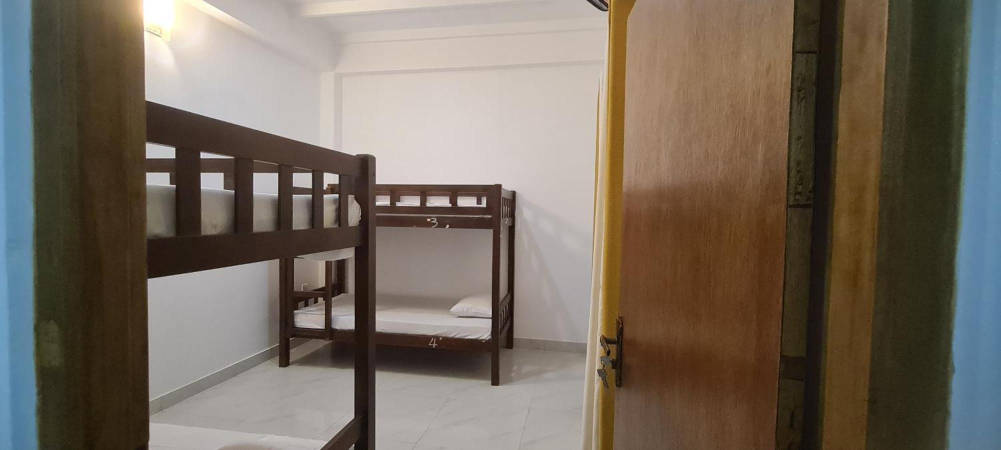 Ceylon Lodge - Airport Transit Hostel เนกอมโบ ภายนอก รูปภาพ