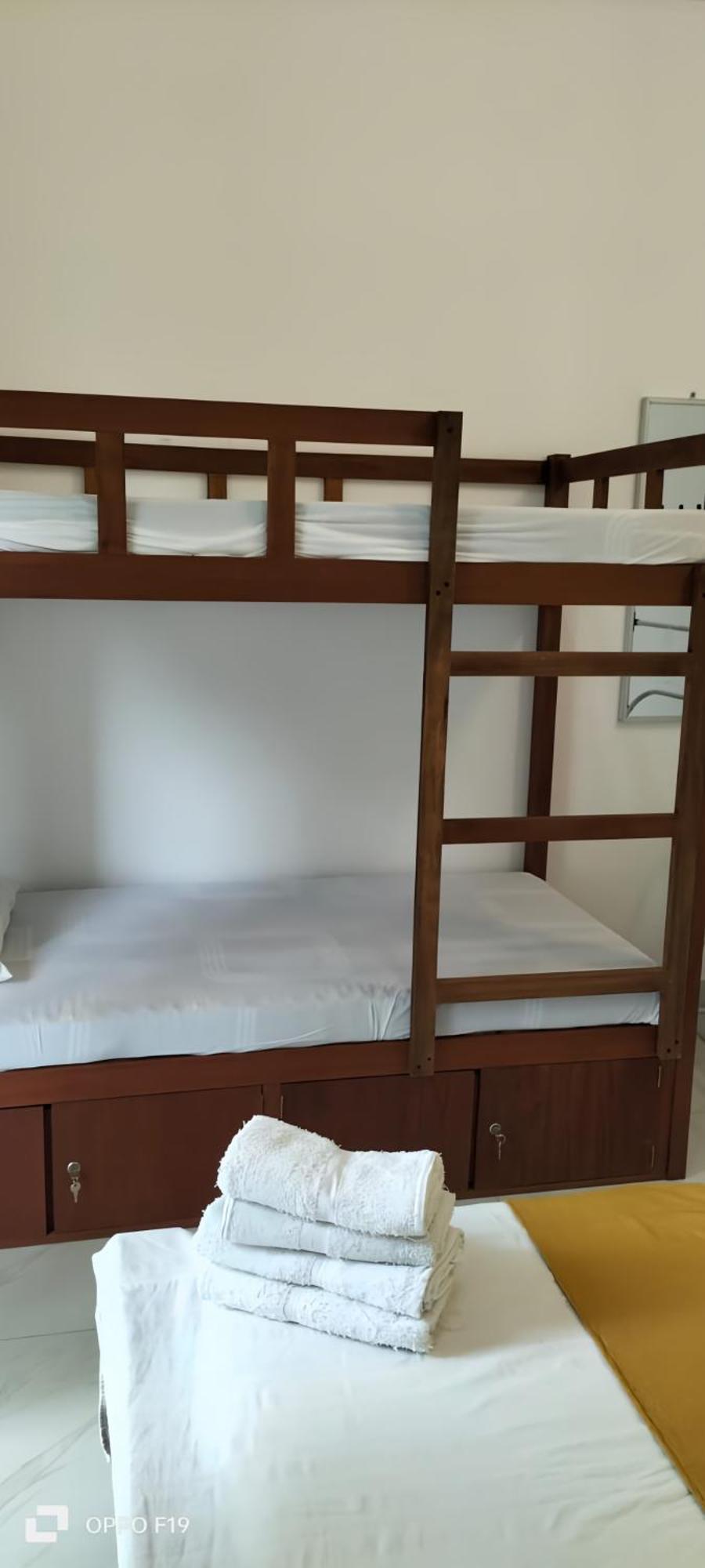 Ceylon Lodge - Airport Transit Hostel เนกอมโบ ภายนอก รูปภาพ